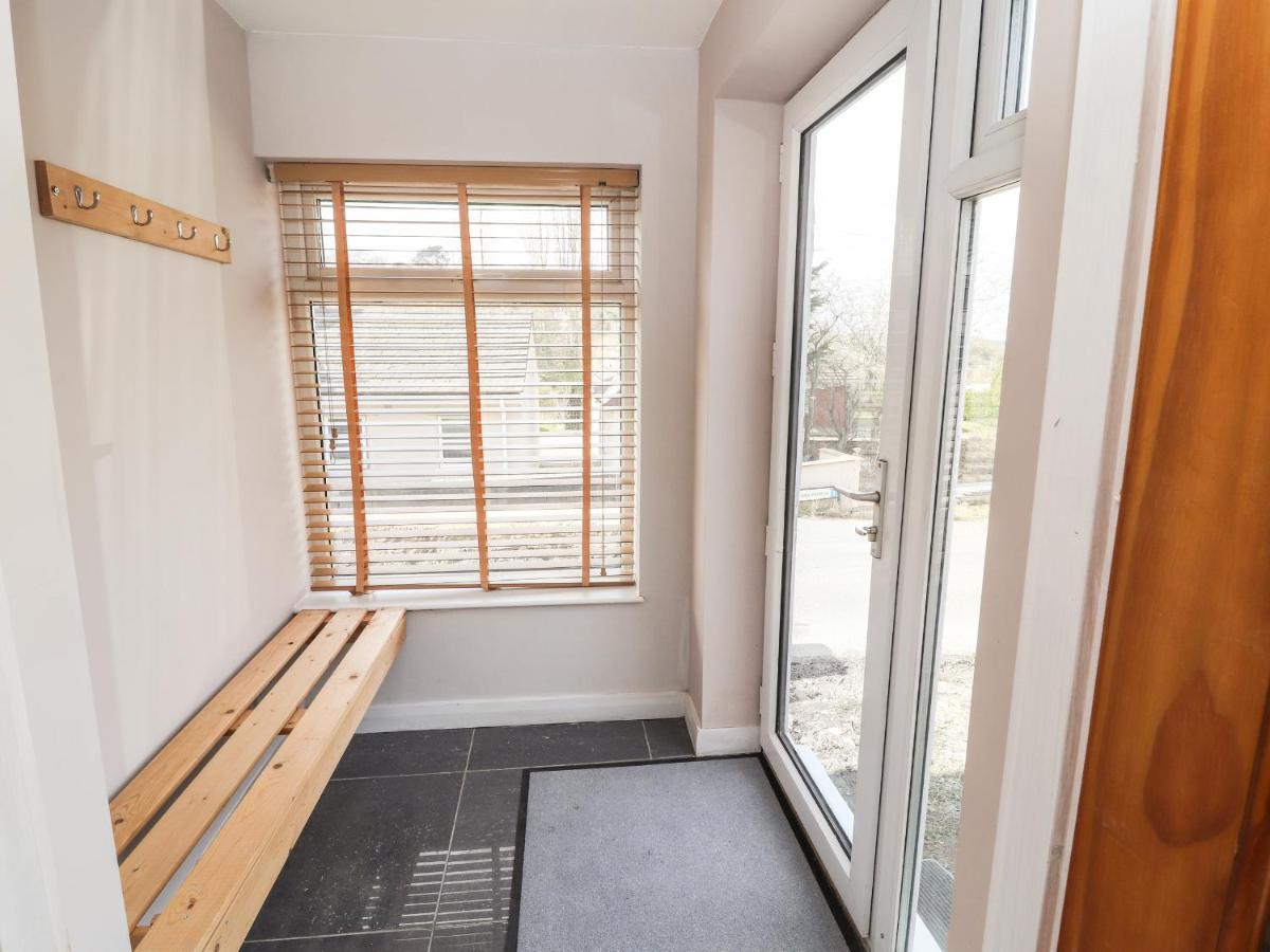 27 Green Road Wrexham Exterior photo